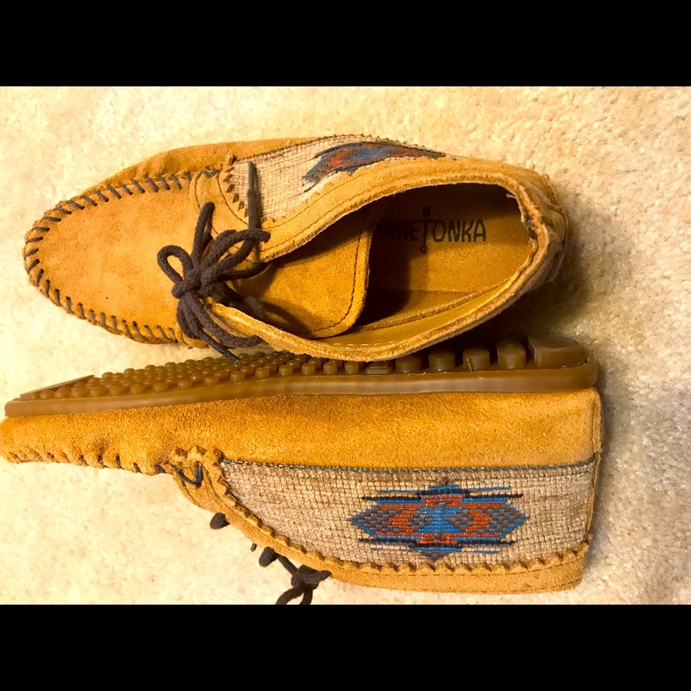 Minnetonka Leathers Stitched Moccasins Size 7